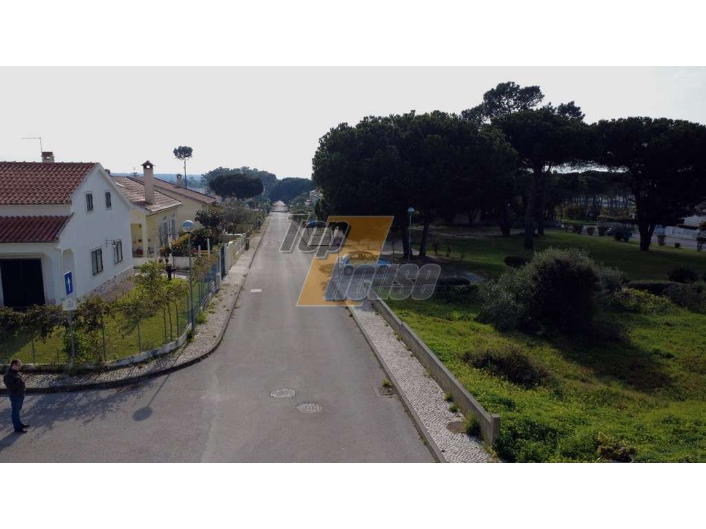 Terreno urbano perto do mar e lago em Sesimbra-31