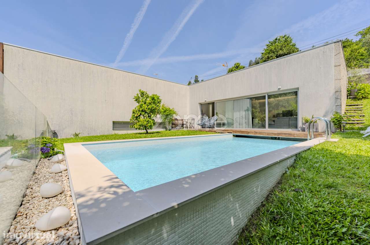 Moradia T3 Moderna Com Piscina E Jardins Em Valdreu Vila Verde