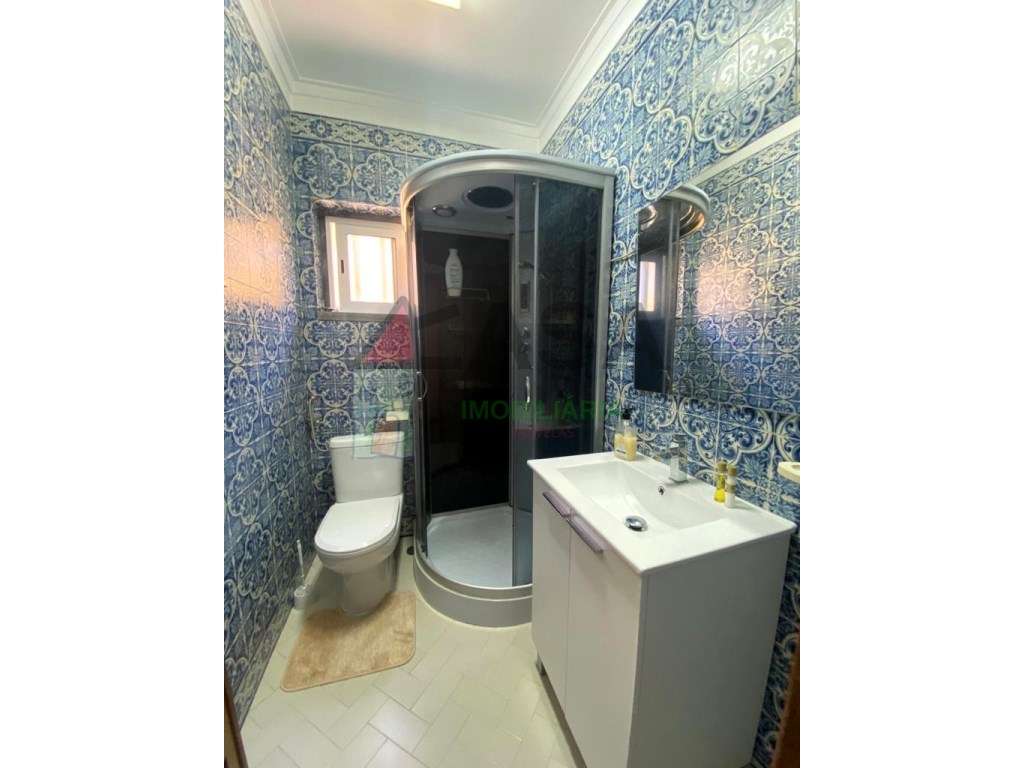 Moradia T15 com Renda Ativa + de €12.000/mês em Famões-33