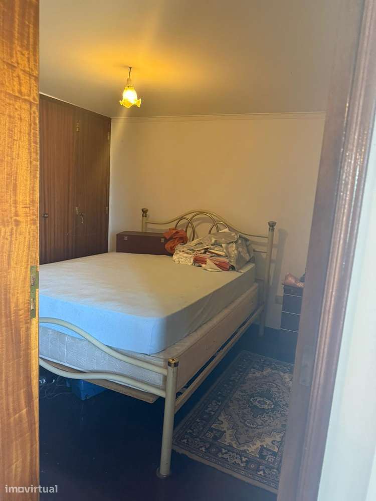 Moradia antiga com terreno, furo de agua e painéis solares aquecimento-20