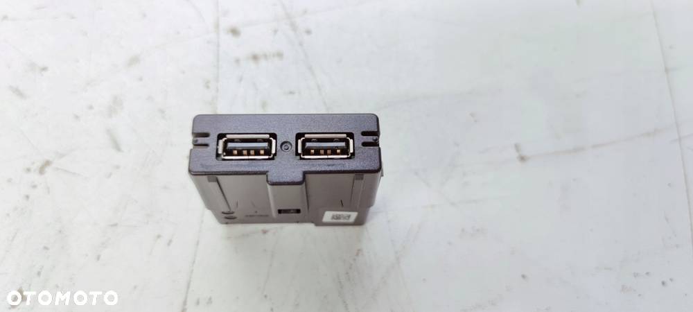 GNIAZDO USB ŁADOWARKI AUDI Q3 F3 SEAT 5Q0035726L - 1