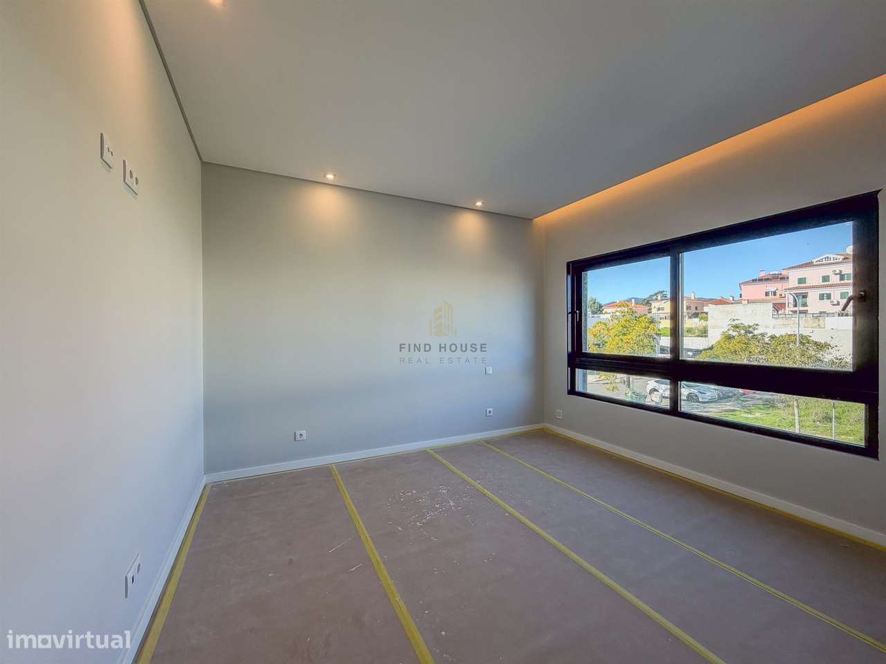 Vende-se Moradia T4 com jardim em Albarraque-26