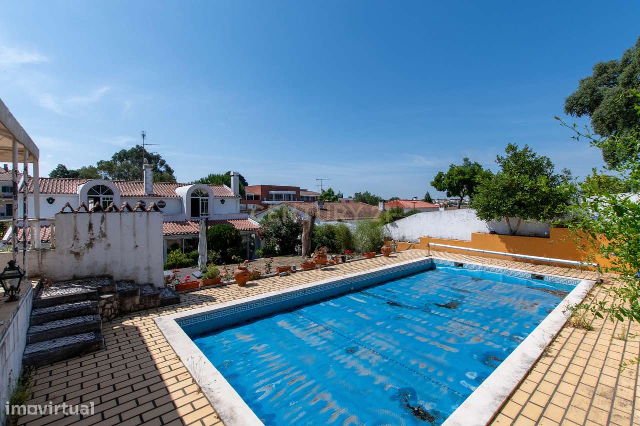 T4 +1 com jardim, piscina e garagem-36