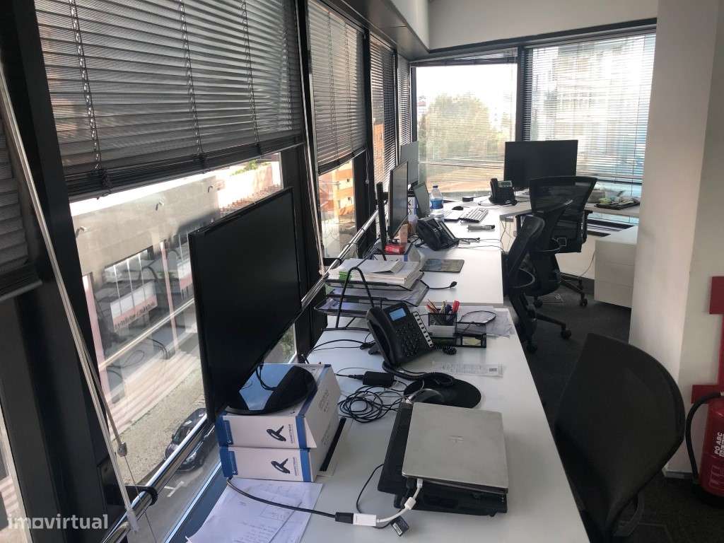 Escritório com 7 postos de trabalho e serviços incluídos no Edifíci... - Grande imagem: 4/12