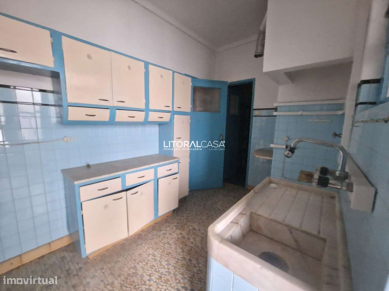 Prédio com 6 Apartamentos - Grande imagem: 4/30