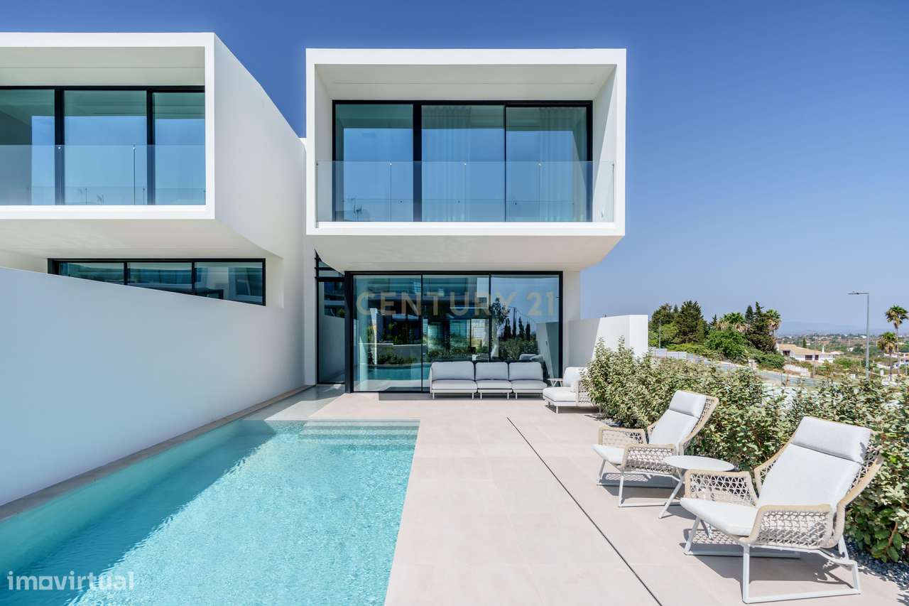 Moradias novas com piscina privativa, rooftop e garagem | Quinta Doura - Grande imagem: 5/38