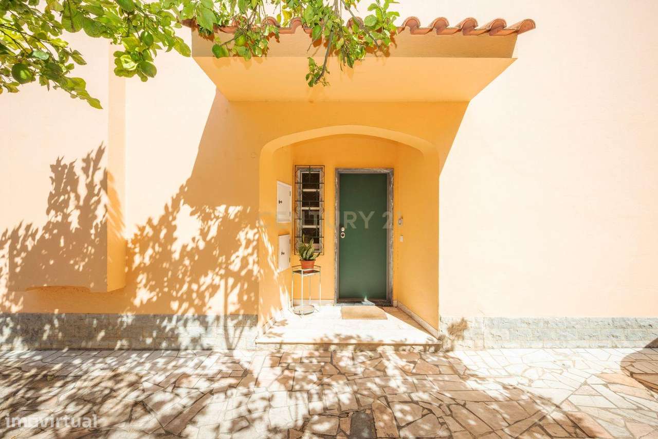 Moradia remodelada de 6 assoalhadas Exclusiva no Estoril-3