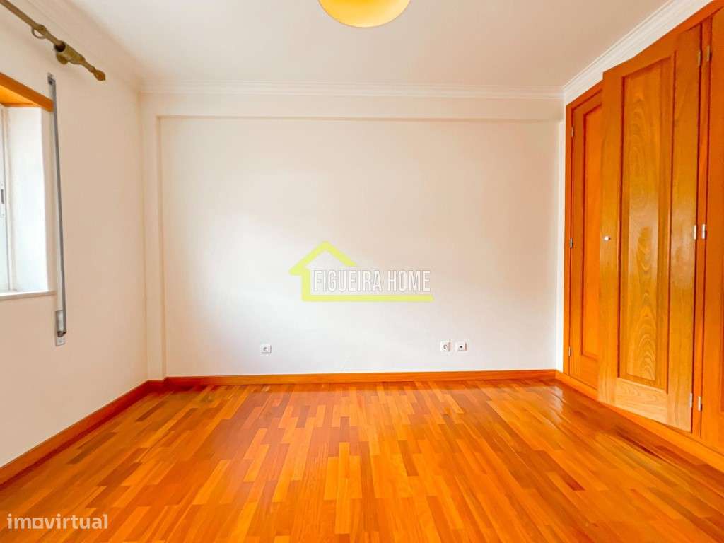 T4 na cidade em excelente estado com garagem-23