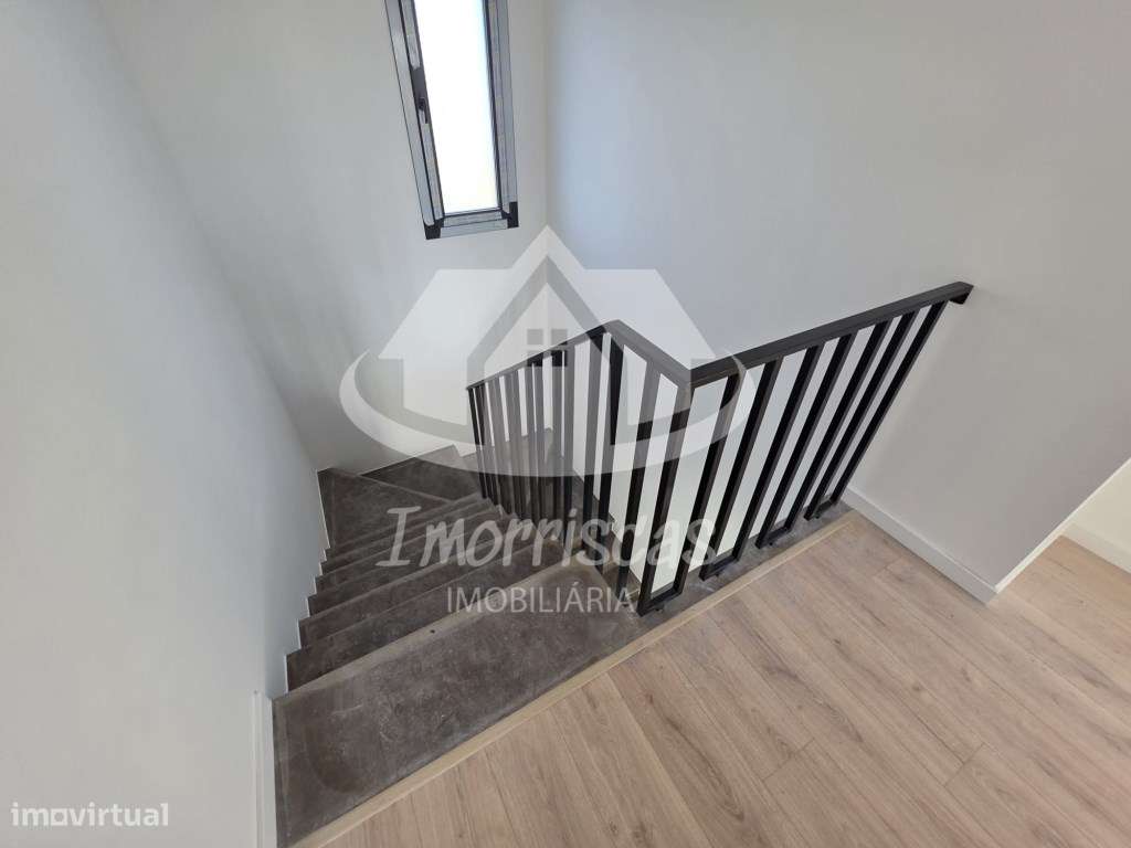 Moradia T3+1 na Portela de Azóia, em Santa Iria de Azóia-21