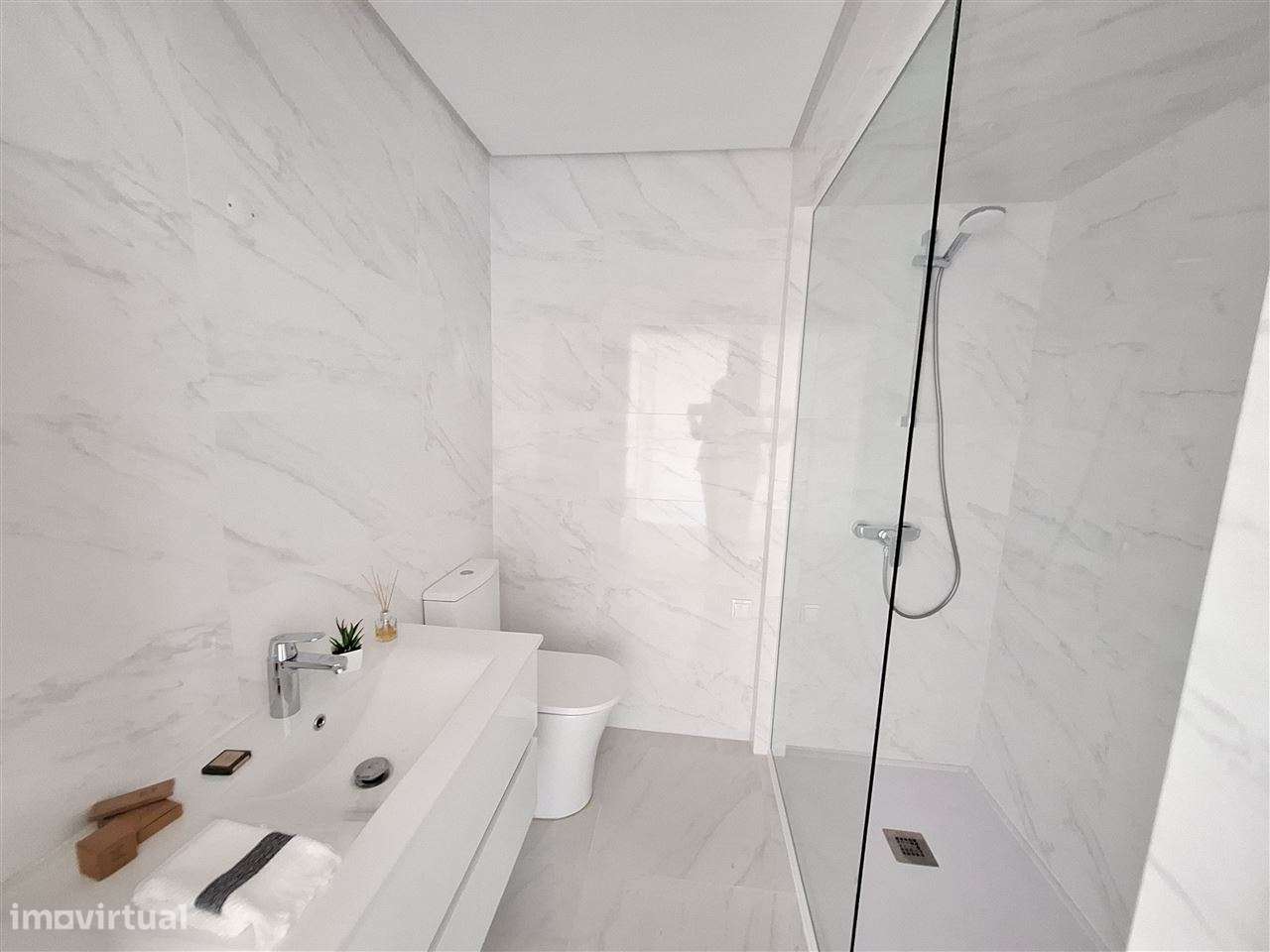 Apartamento T3 | Benfica, Bairro Sta. Cruz-8