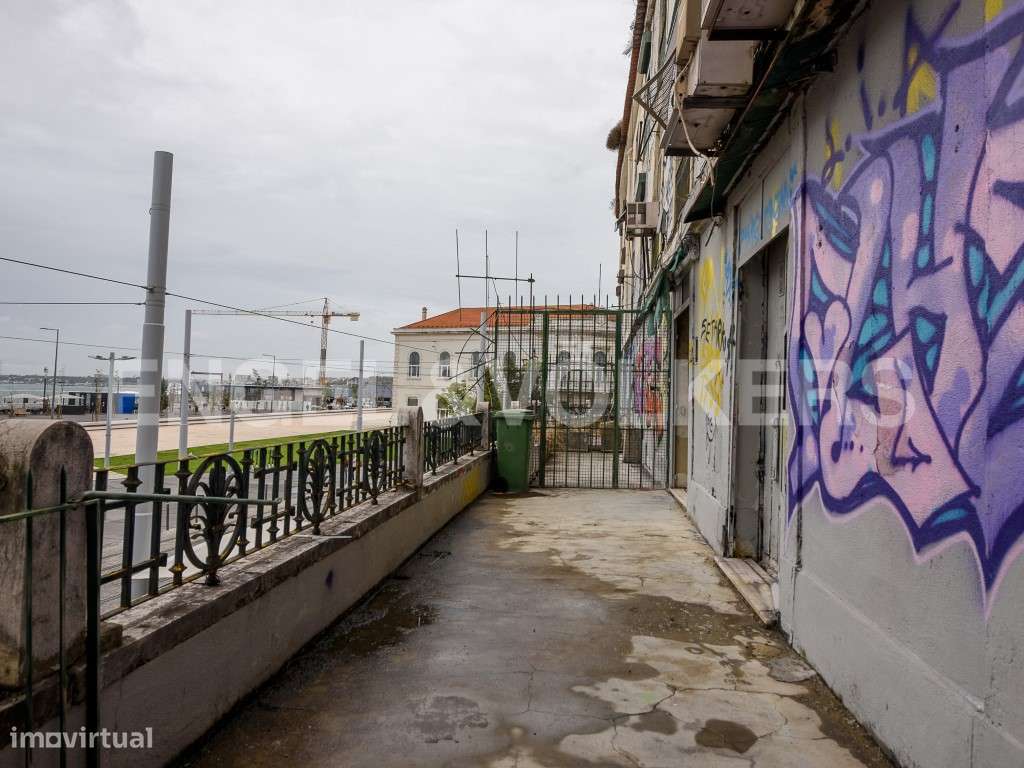 Alfama - Espaço comercial com esplanada - Grande imagem: 4/30