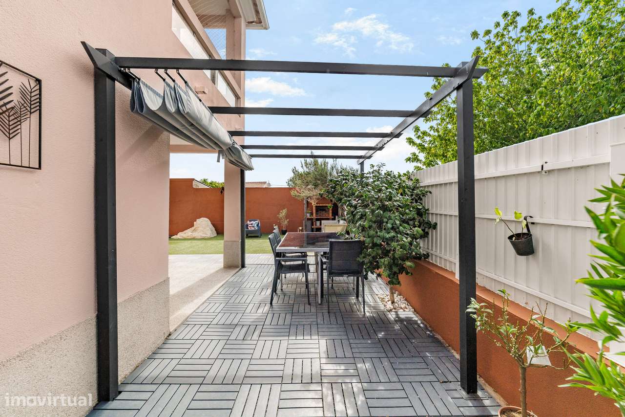 Moradia isolada com 3 quartos, piscina e garagem, na Quinta do Anjo-42