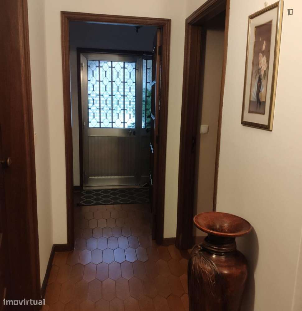 Quarto - localizado em Maia - Grande imagem: 3/10