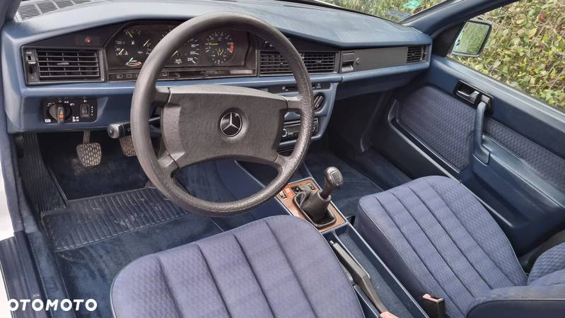 Mercedes-Benz W201 (190) - 10