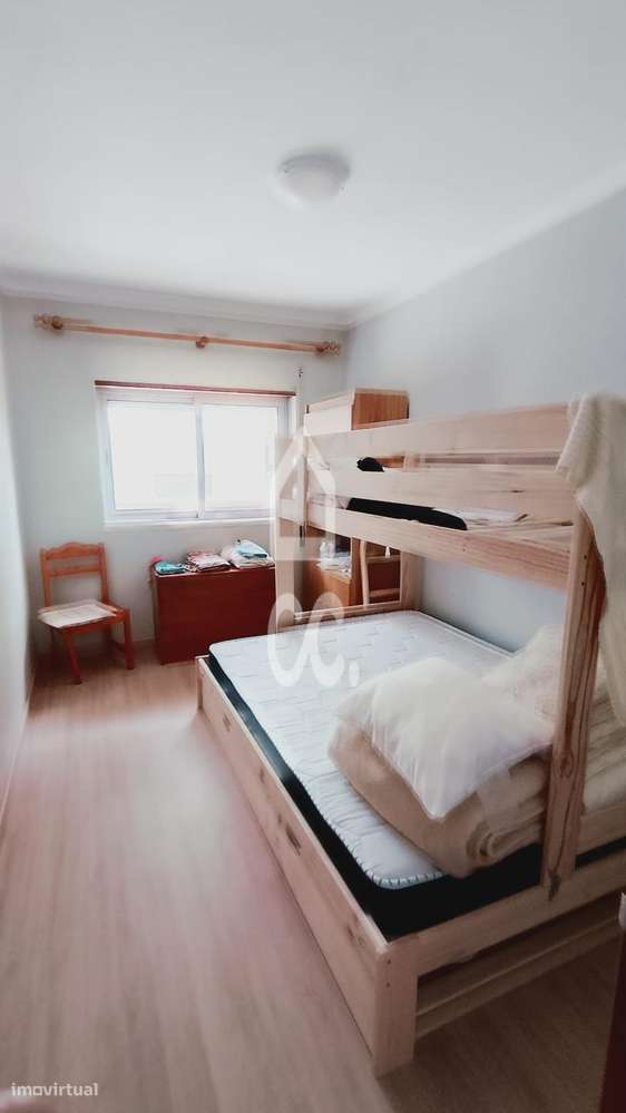 Apartamento remodelado com  2 quartos no rés-do-chão, localizado na Pr-7