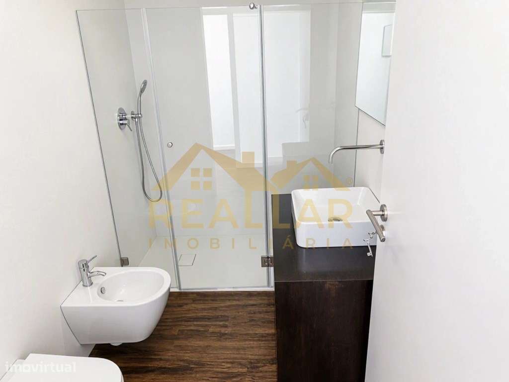 Apartamento T3 Renovado em Lordelo do Ouro - Porto-6