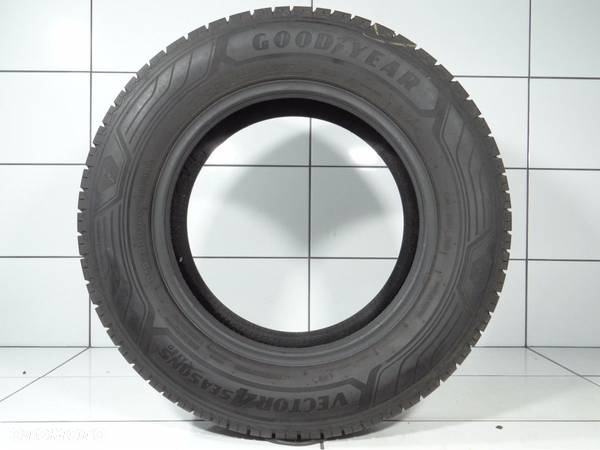 Opony całoroczne 215/65R16C 109/107T Goodyear - 3