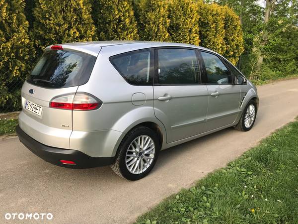 Ford S-Max - 11