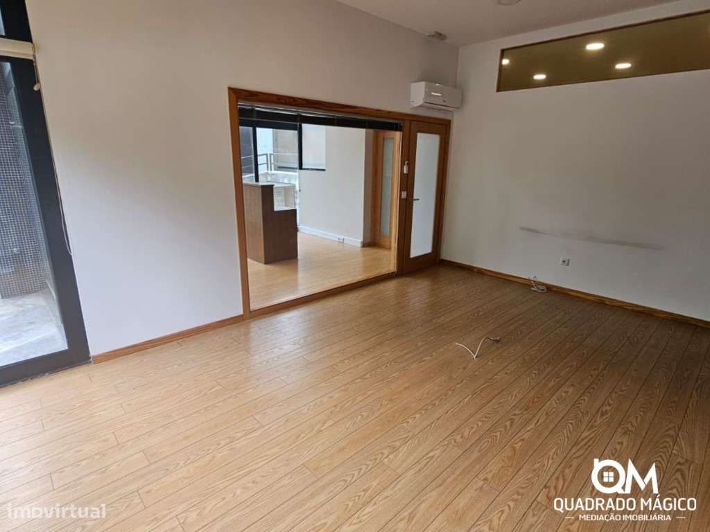 Loja à Venda em Ramalde com Localização Estratégica junto ao Hospit... - Grande imagem: 5/23