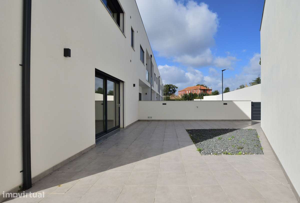 Moradia T4 c/ Certificação Energética A+ | Aveiras de Cima-16