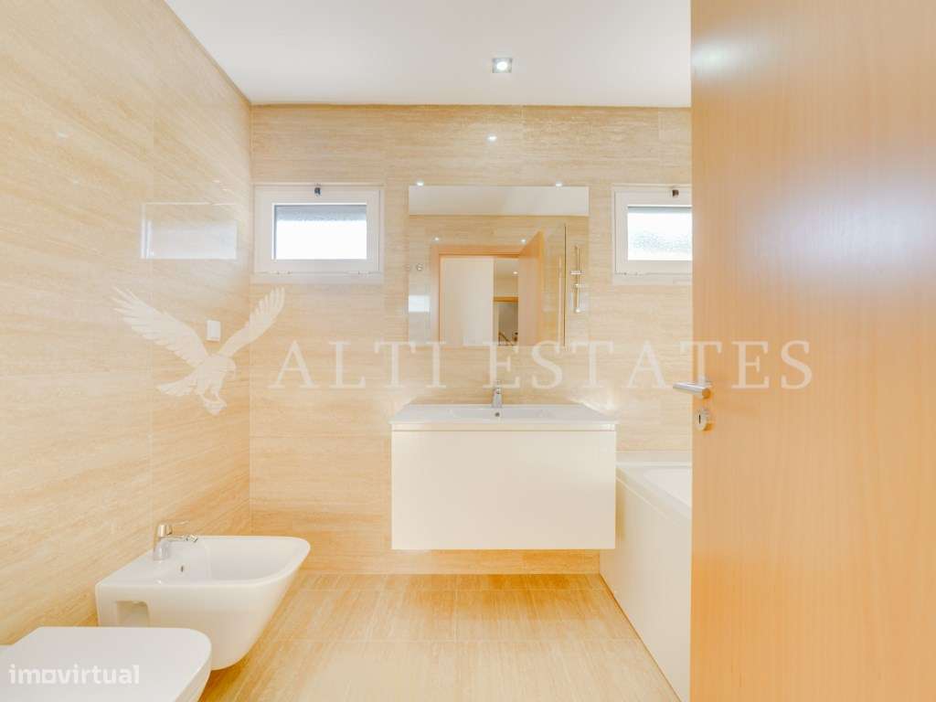 Apartamento Duplex T3 Virado a Sul com Vista Mar, Pronto a Estrear-22