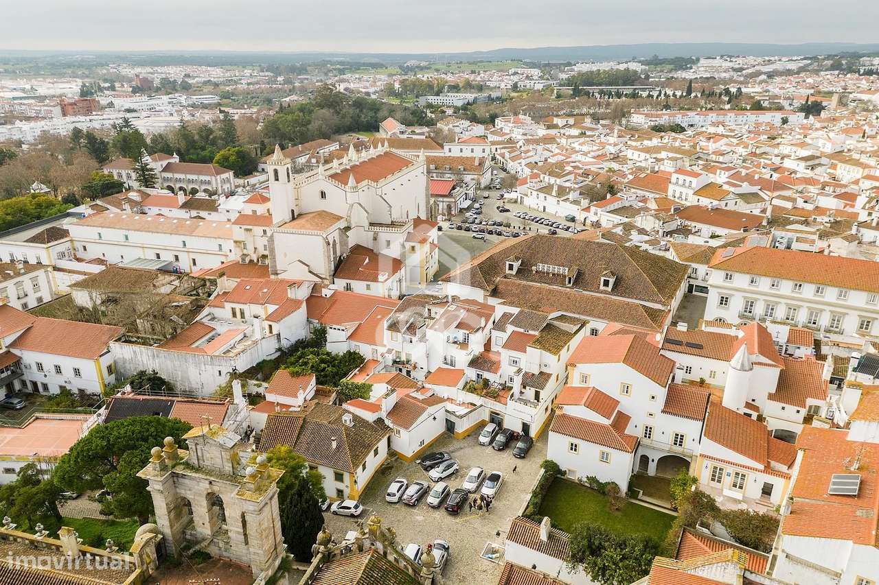Moradia de luxo com 3 suites, pátio e varandas junto aos Meninos da Gr-59