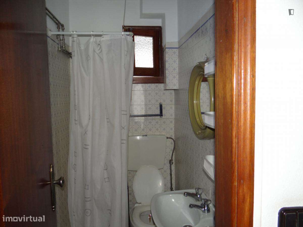 Quarto - localizado em Montes Claros Coimbra - Grande imagem: 5/8