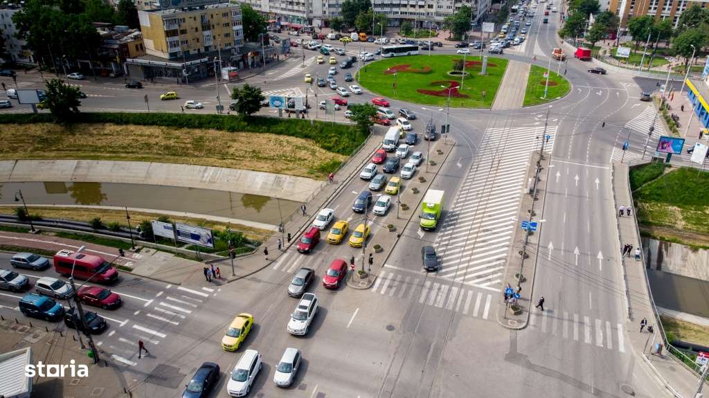 Vanzare Spatiu Comercial 52 mp- Podu Ros. Vitrina, vad pietonal.-0