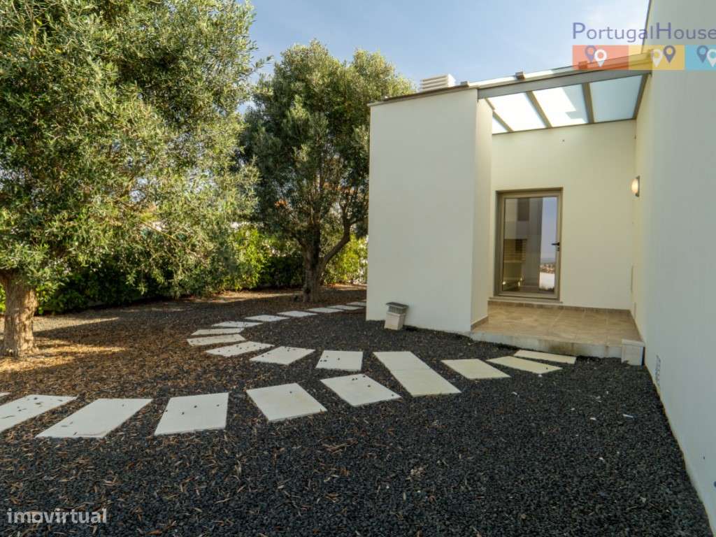 Moradia T4 de Luxo com terreno de 5.300 metros quadrados-11