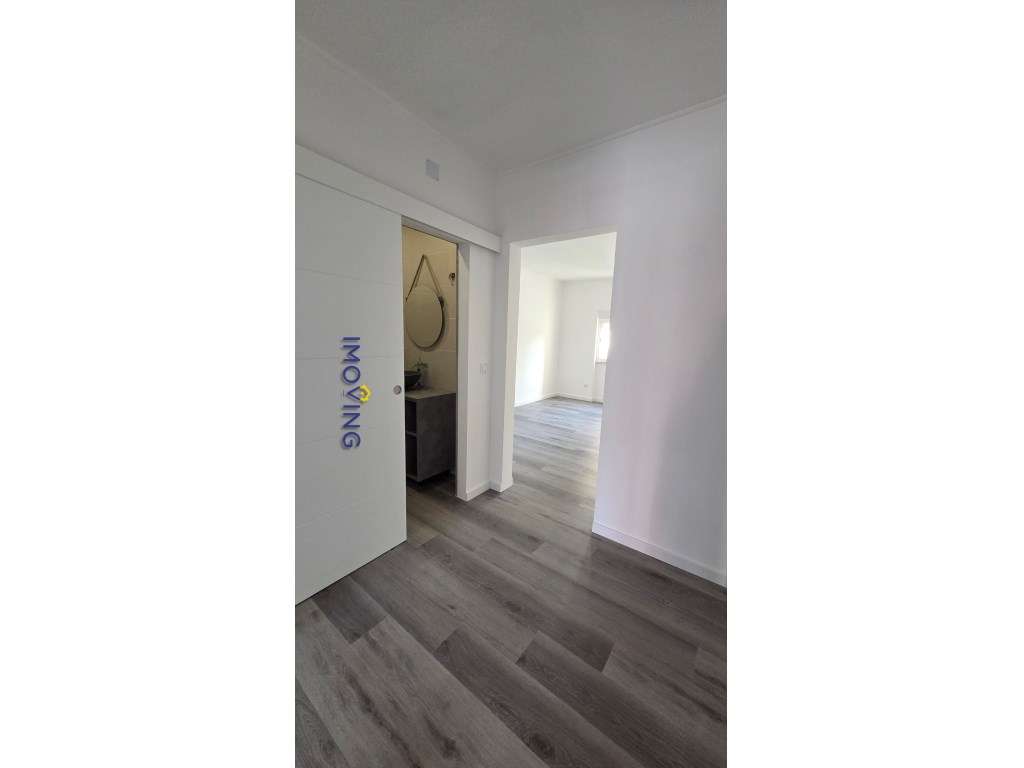 Apartamento T2 totalmente remodelado na Baixa da Banheira-16