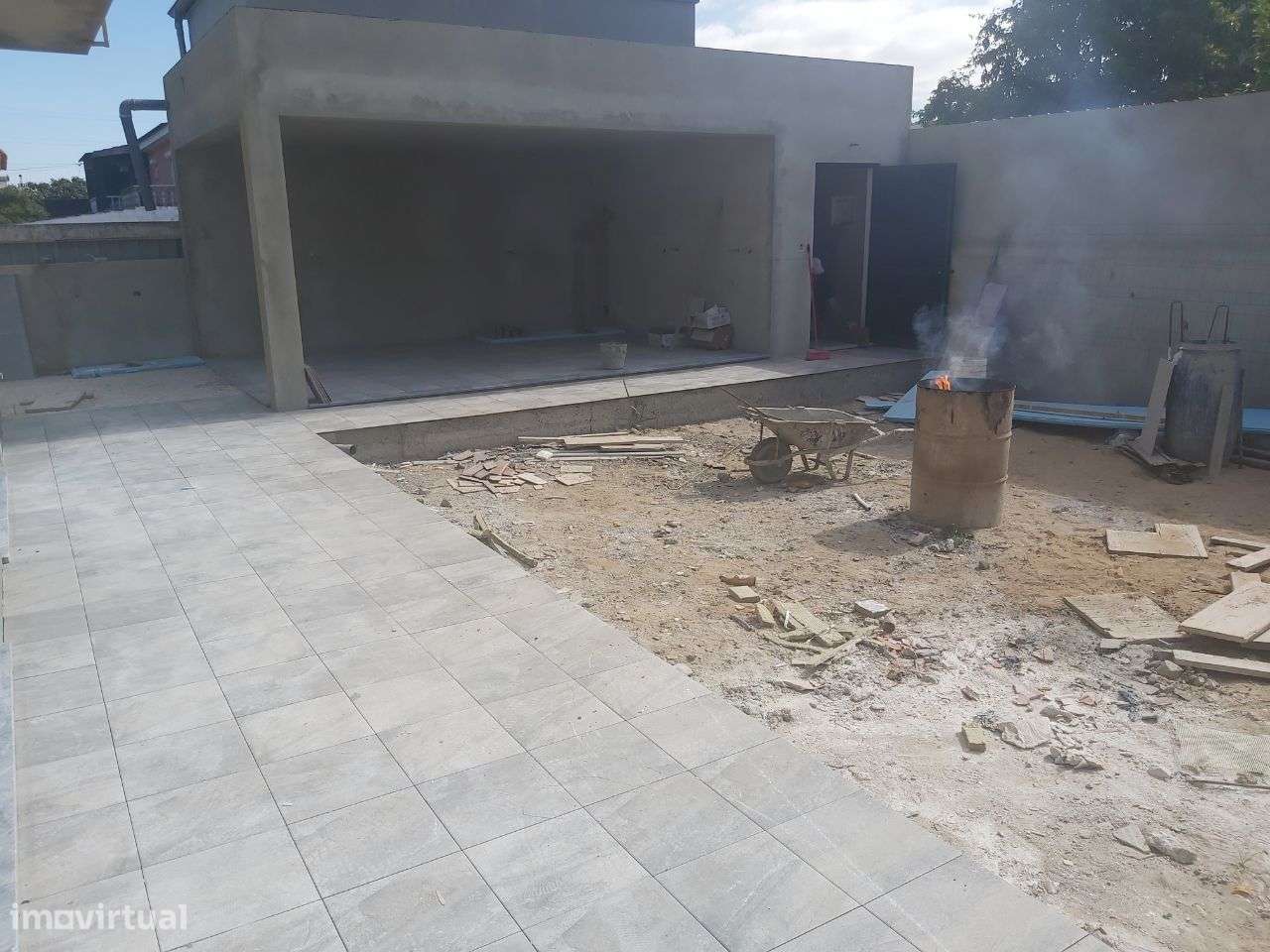 Excelente Moradia Isolada Duplex com 5 Assoalhadas-6