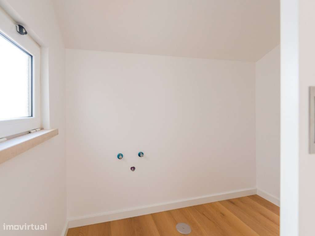 MORADIAS T2+1 e T3+1 GARAGEM E JARDIM, BELAS-54