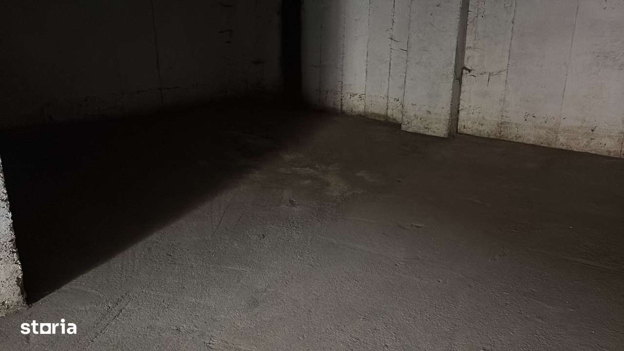 Vand garaj-depozit, in Pitesti, ultracentral in suprafata de 86 mp-5