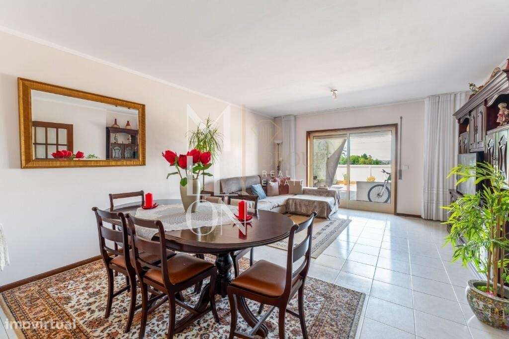 APARTAMENTO T3 COM 120M2 EM GRIJÓ-8