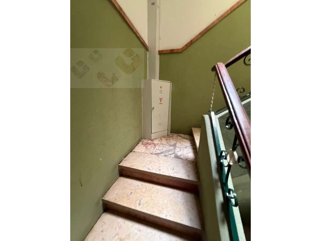 Apartamento com Excelente Potencial de Valorização na Amadora-15