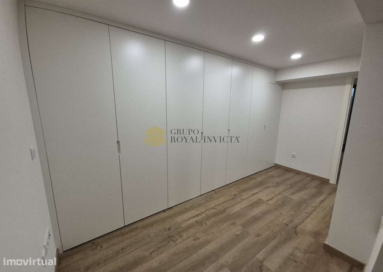 Oportunidade – Apartamento T2 Remodelado no Porto-20