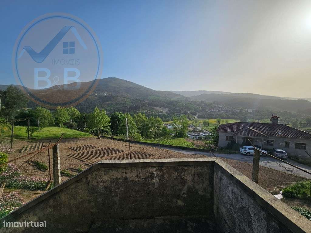 Moradia T4, em pedra, com terreno de 2.366 m² e Espigueiro datado d...-4