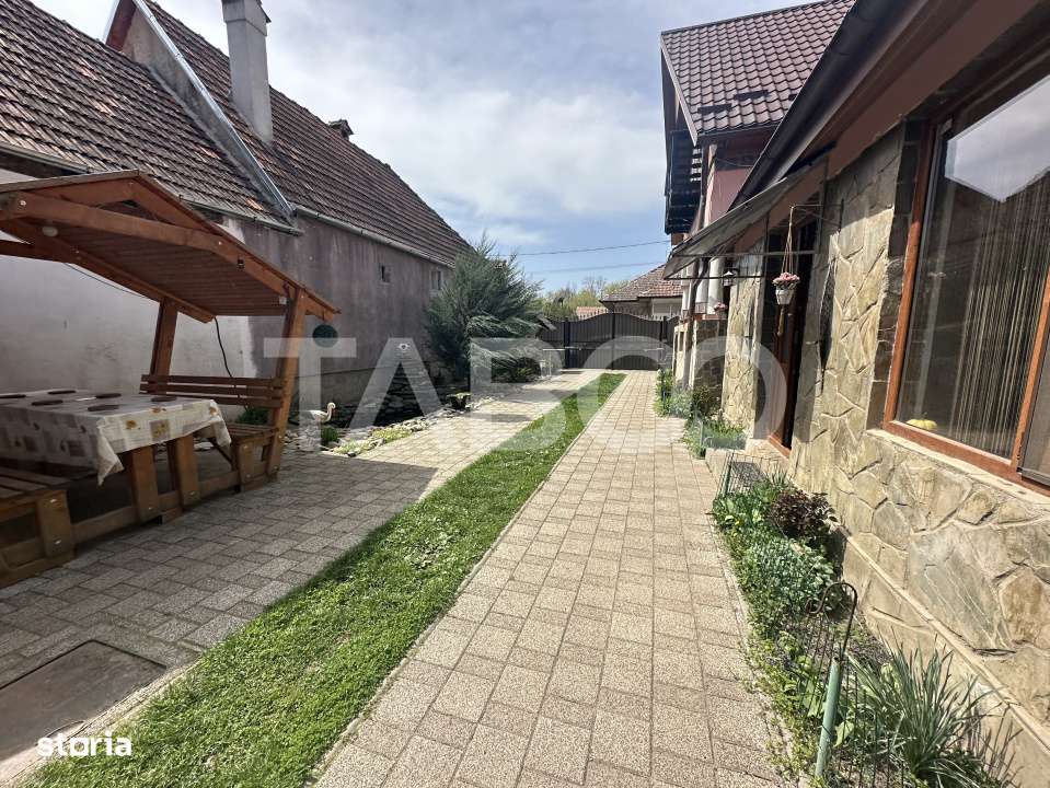 Casa de vanzare 5 camere zona barbeque  salon de evenimete ciubar - Imagine principală: 2/19