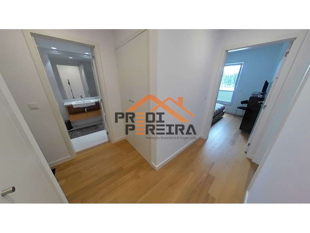 Apartamento T1 , com arrecadação e parqueamento para um carro, situ... - Grande imagem: 3/34