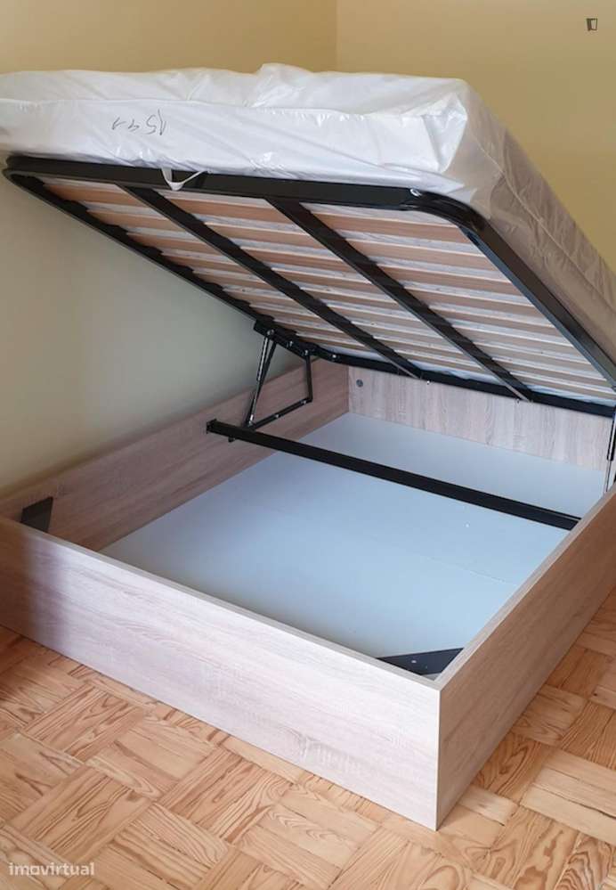 Quarto - localizado em Montarroio Coimbra - Grande imagem: 4/10