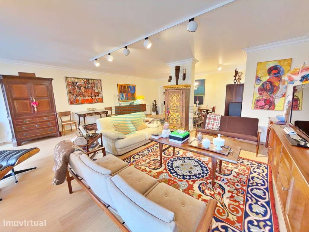 Apartamento T5, com 3 varandas, 2 lugares de estacionamento e Arrec...-5