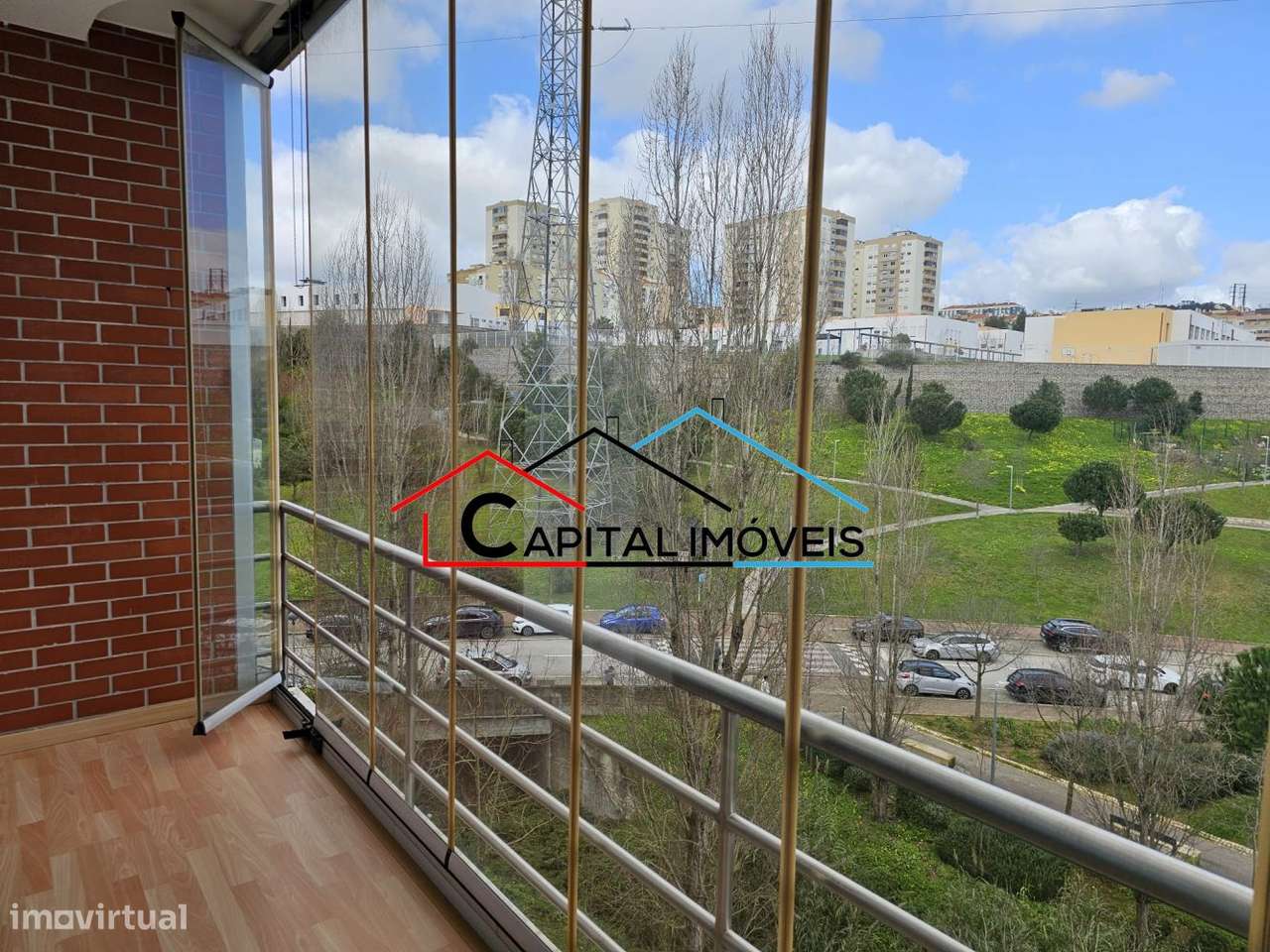 T3 com 4 Parqueamentos e Vista Desafogada-8