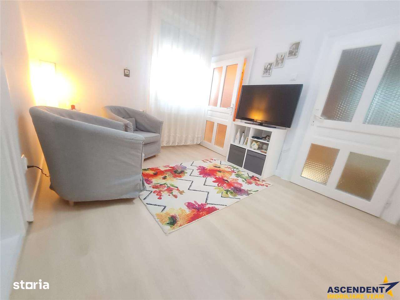 Casa, pe locatie centrala, imbinare apreciabila intre traditional si c - Imagine principală: 3/13