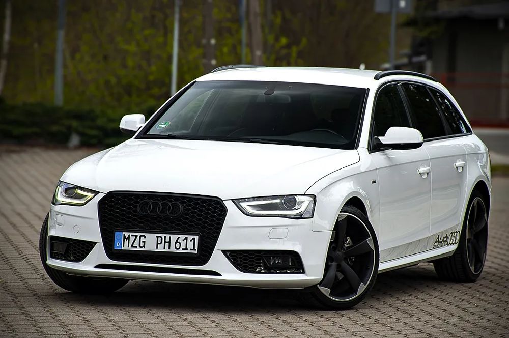 Audi A4 B8 2.0 TDI DPF S line Sportpaket 2012