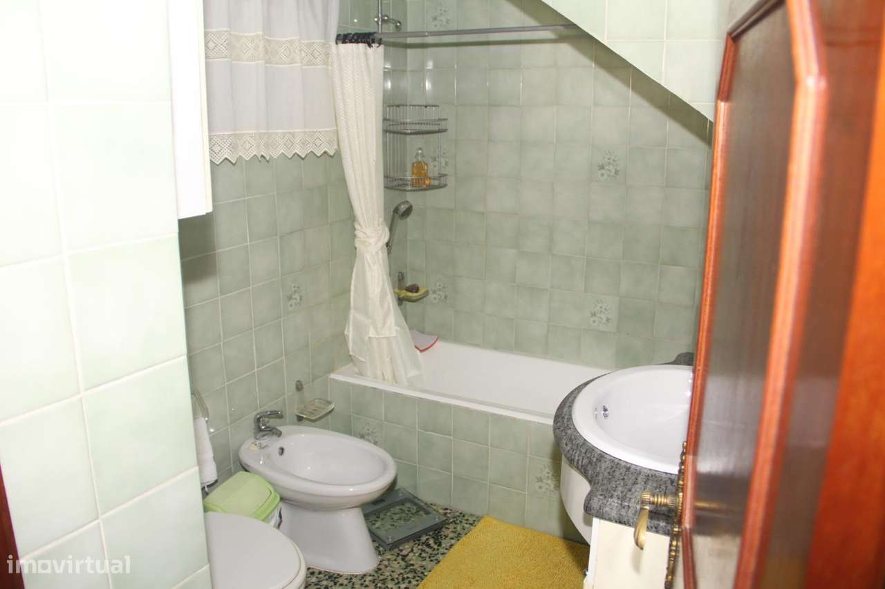 Moradia 4 Frentes lote com 980m2-35