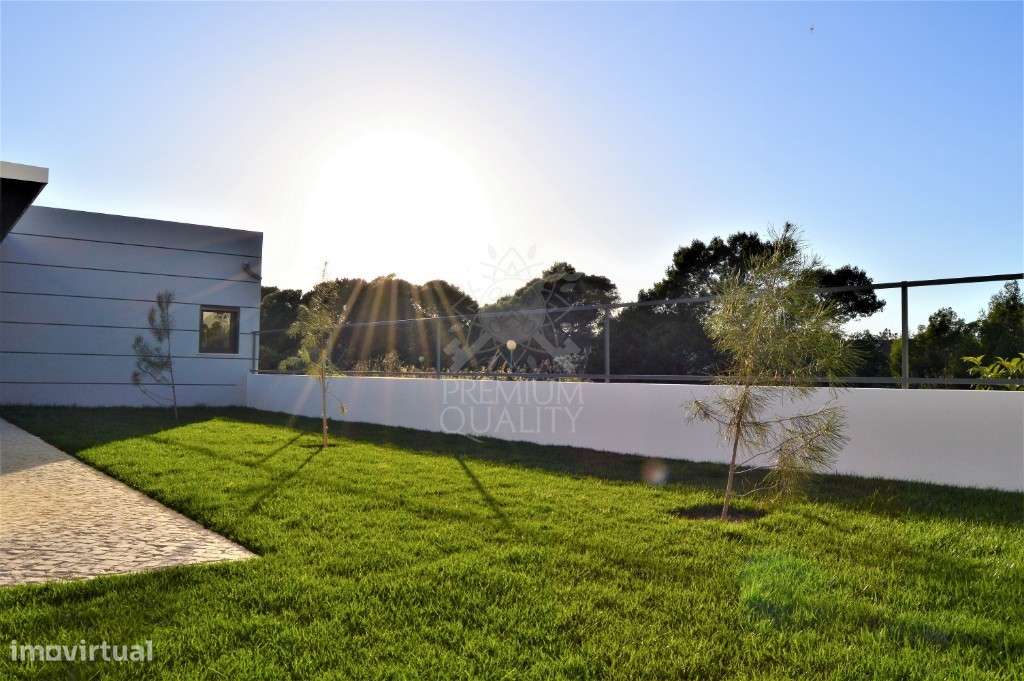 Moradia T3 com piscina para construção-9