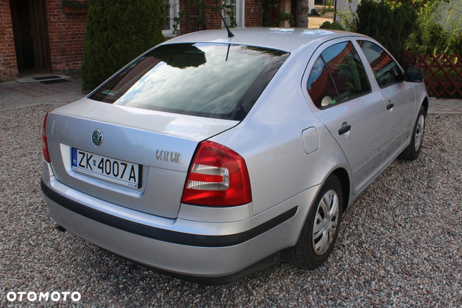 Skoda Octavia 1.6 Ambiente - 4