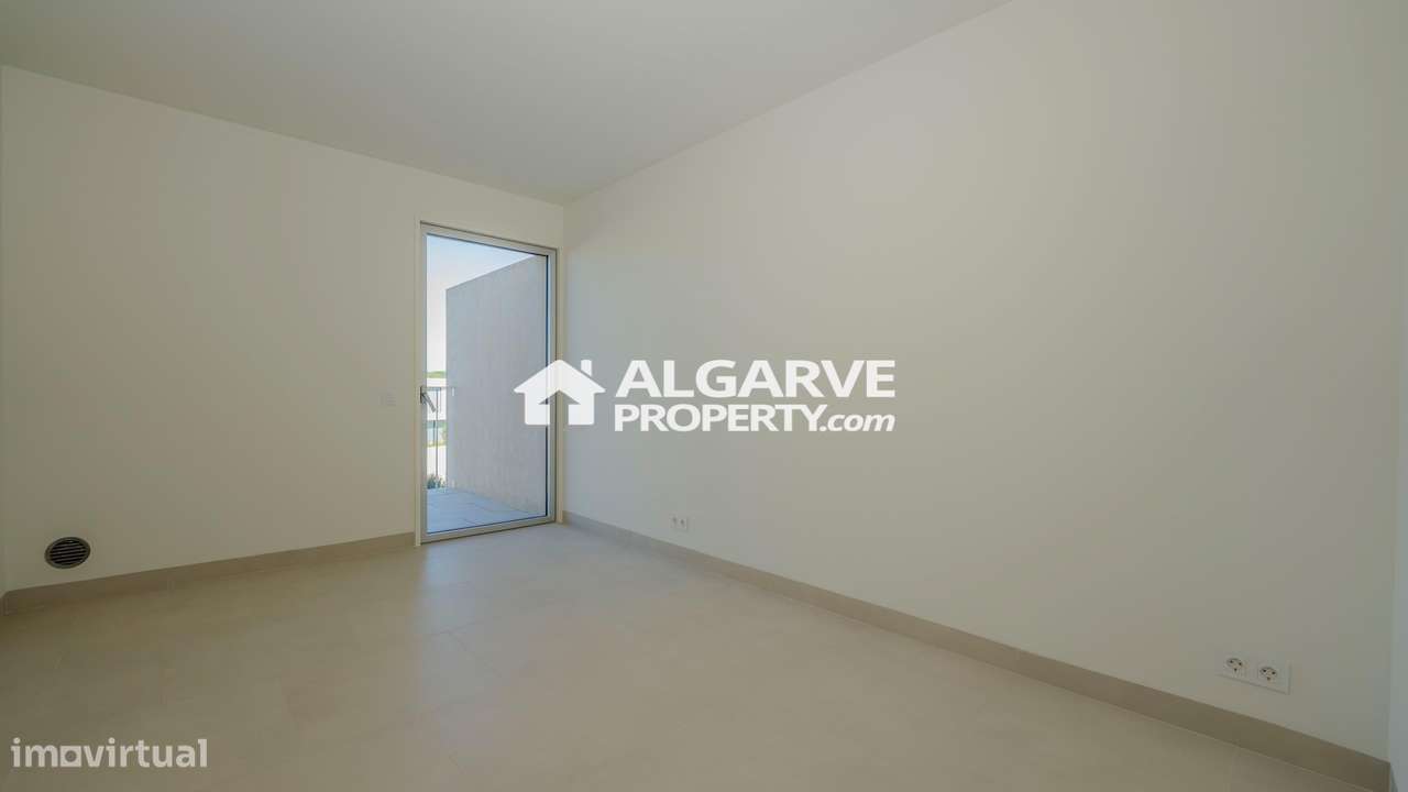 Sofisticação Moderna no Coração de Vilamoura: Apartamento Premium T2 n-16