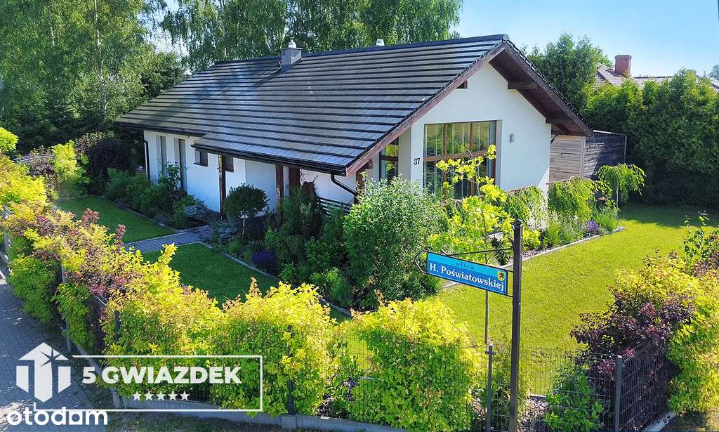 Nowoczesny, komfortowy, urządzony dom parterowy
