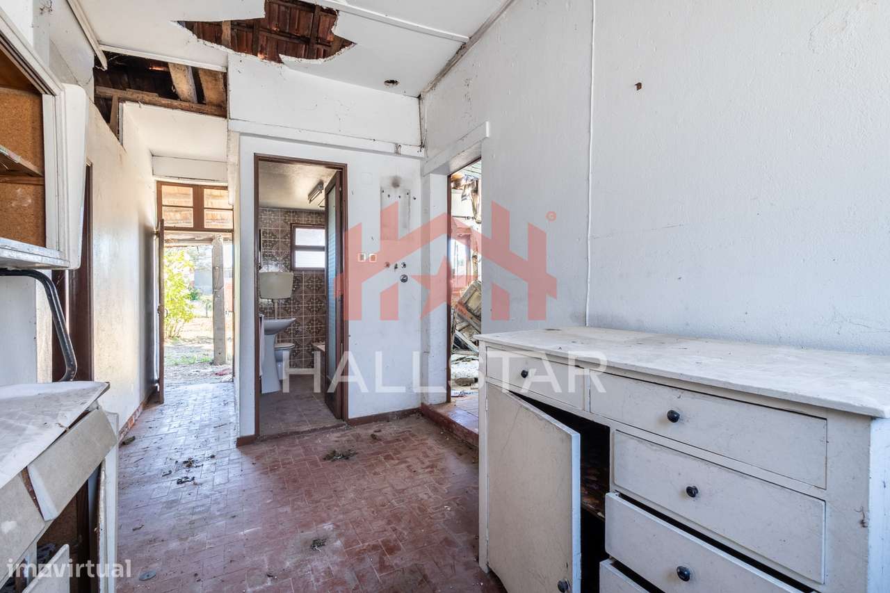 Moradia T4 / Para Reconstrução / Térrea / Lote com 1.218m2 / Pinheiros - Grande imagem: 4/35